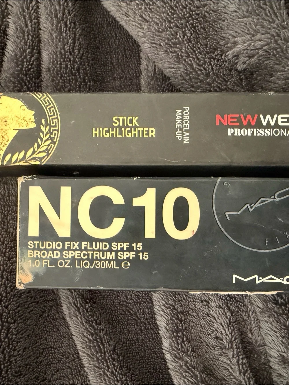 MAC Cosmetics Foundation NC10 - Porcelain / Pale with free gift